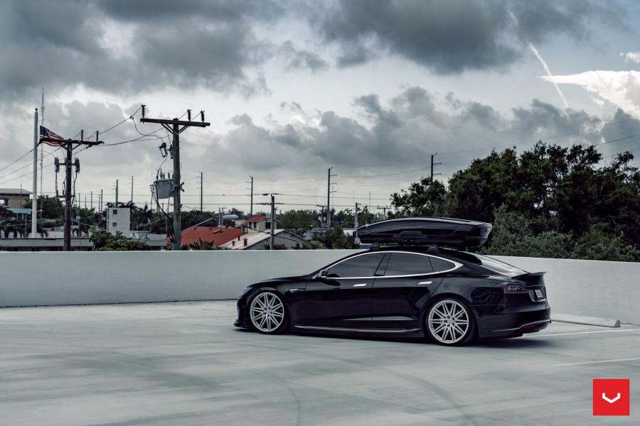  Tesla Model S P85+ on Vossen Wheels (CV10) 2019 года  (фото 7 из 14)